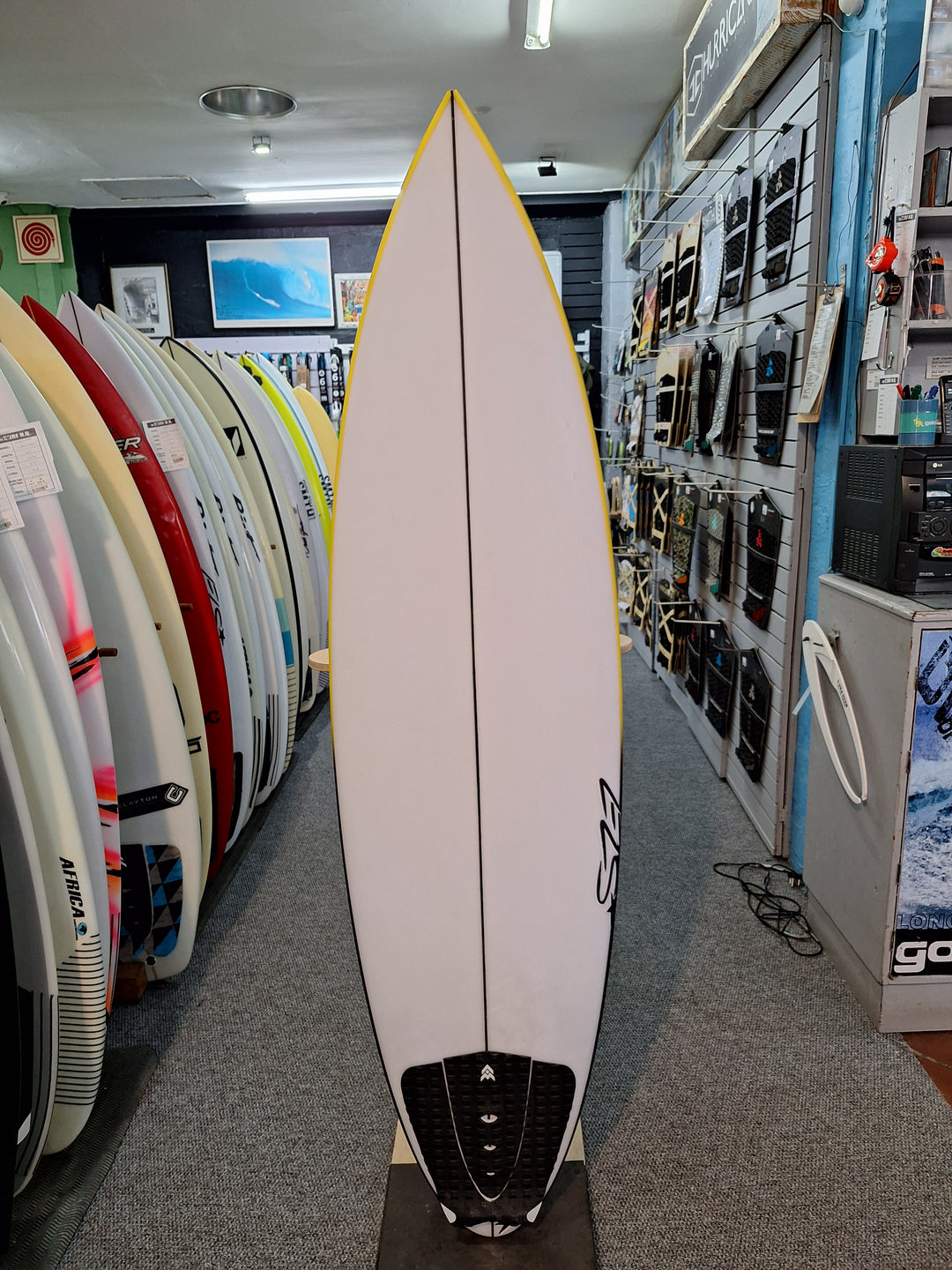 ELS PU GENERAL 6'1 X 19.43" X 2.63" = 32.57L
