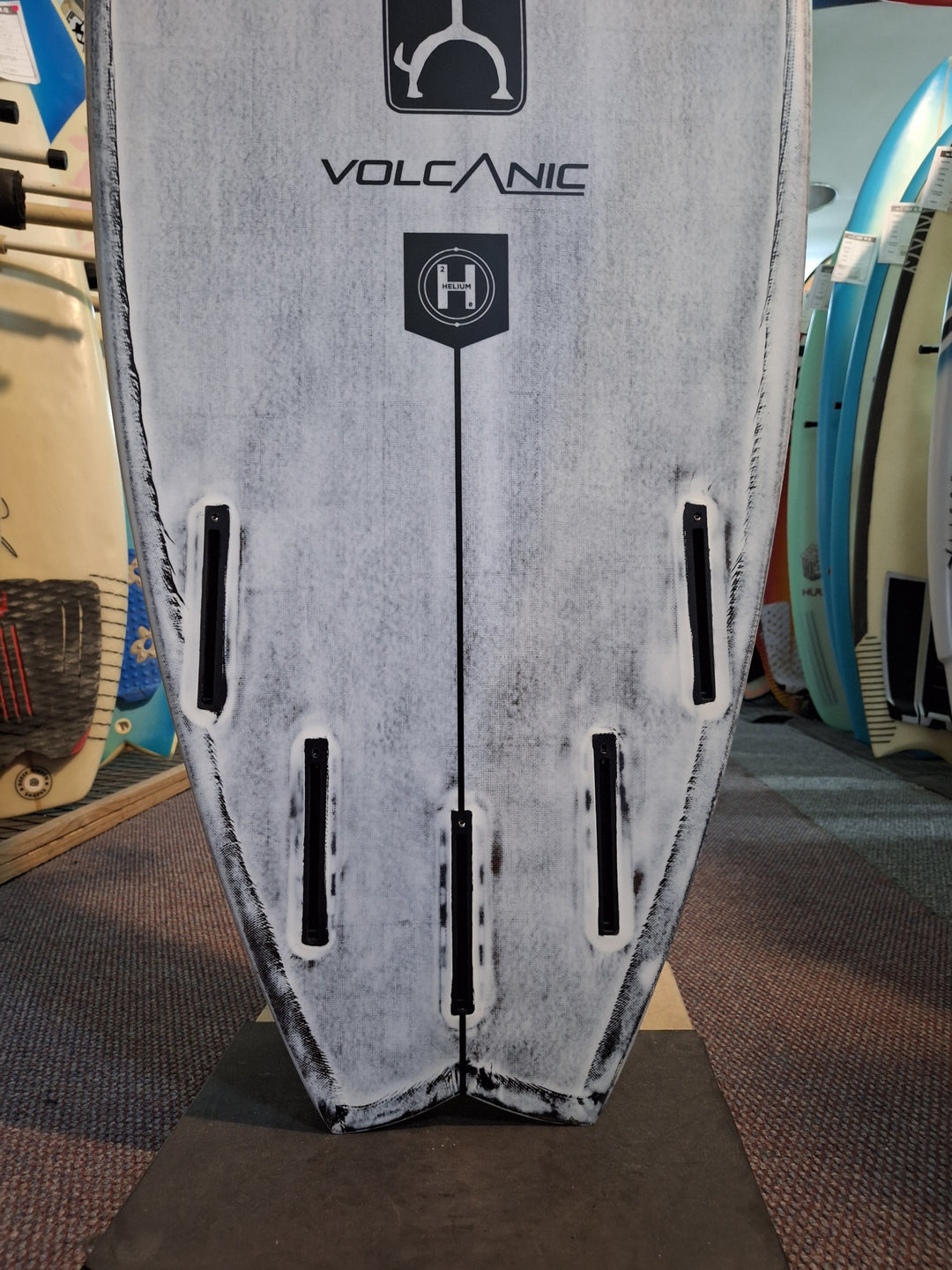 FIREWIRE HELIUM EPOXY 5'6 X 19 5/8" X 2 9/16" = 30.1L