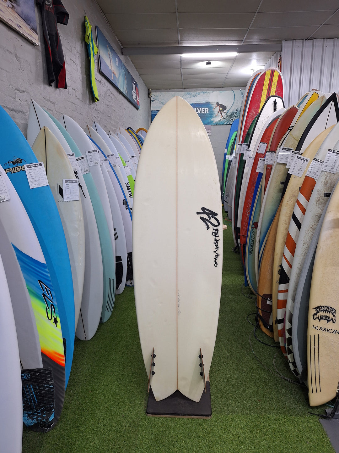 42 SURF PU MOD TWIN 6'0 X 20 3/4" X 2 1/4" = 33.1L