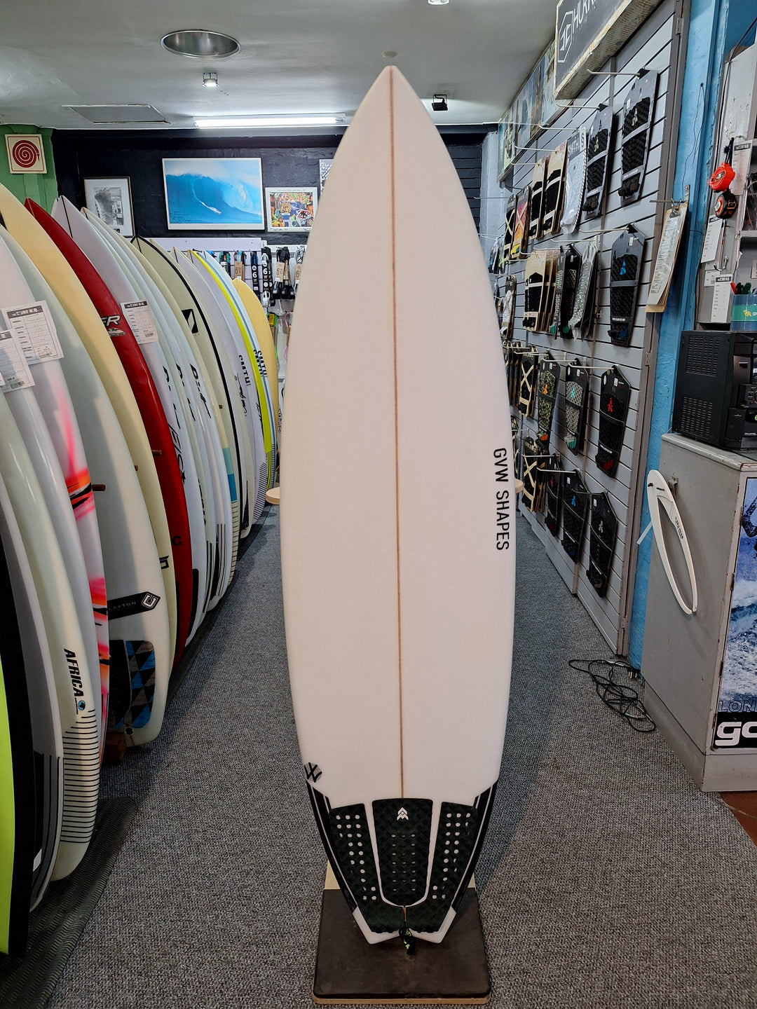 GVW EPOXY NO.4 5'11 X 19.65" X 2.56" = 32.9L