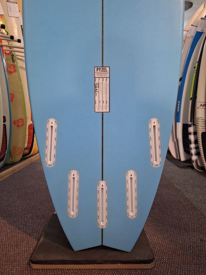 PYZEL PU PYZALIEN 2 5'7 X 19 1/2" X 2 1/2" = 29.40L