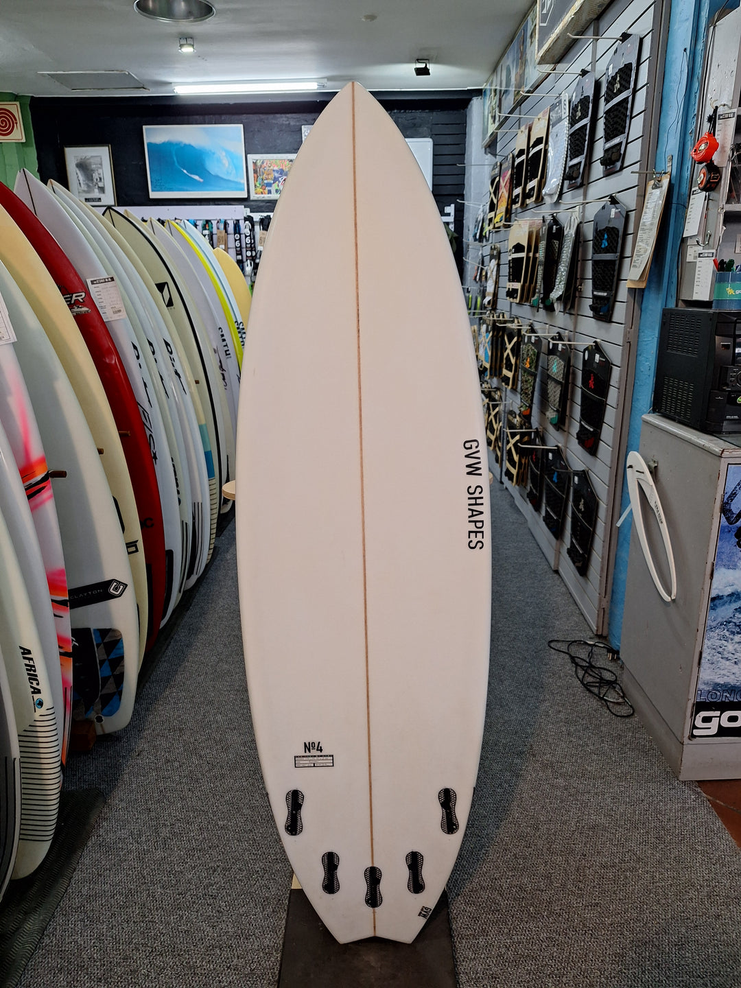 GVW EPOXY NO.4 5'11 X 19.65" X 2.56" = 32.9L