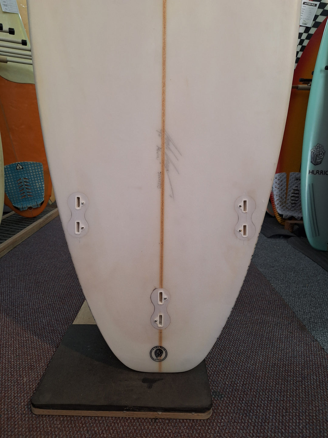 DEREK GIRVEN PU 7'4 X 22 1/4" X 2 7/8" = 49.7L