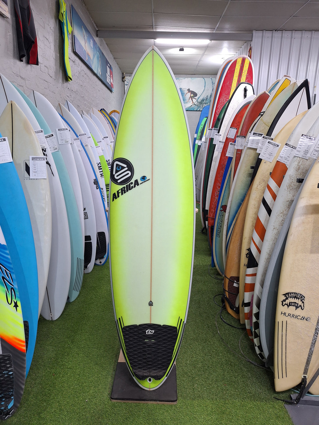 AFRICA SURF PU DAGA 6'2 X 19 3/4" X 2 1/2" = 33L