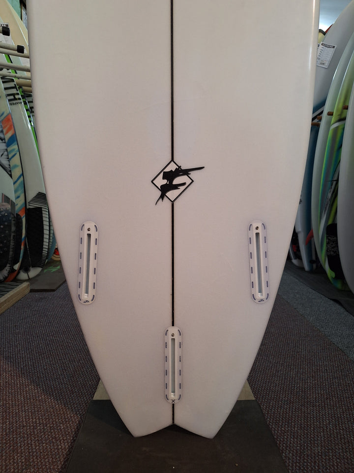 BILT PU LIGHTNING 2 SWALLOW 5'11 X 19 1/2" X 2 5/8" = 31.59L