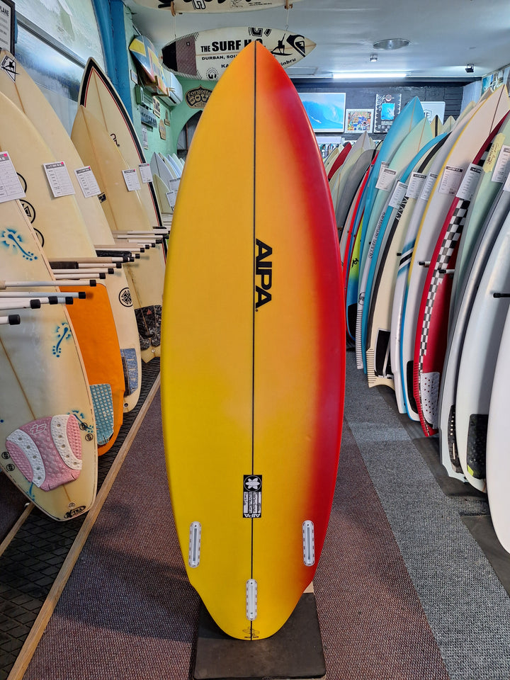 AIPA PU DARK TWIN 5'6 X 19 3/8" X 2 9/16" = 28.65L