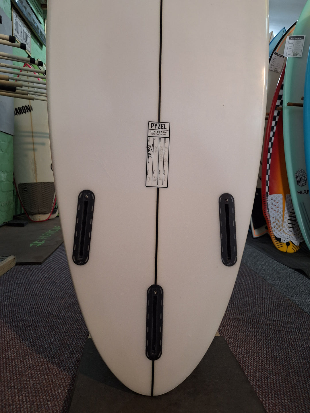 PYZEL PU POWER TIGER 5'11 X 19" X 2 3/8" = 28L