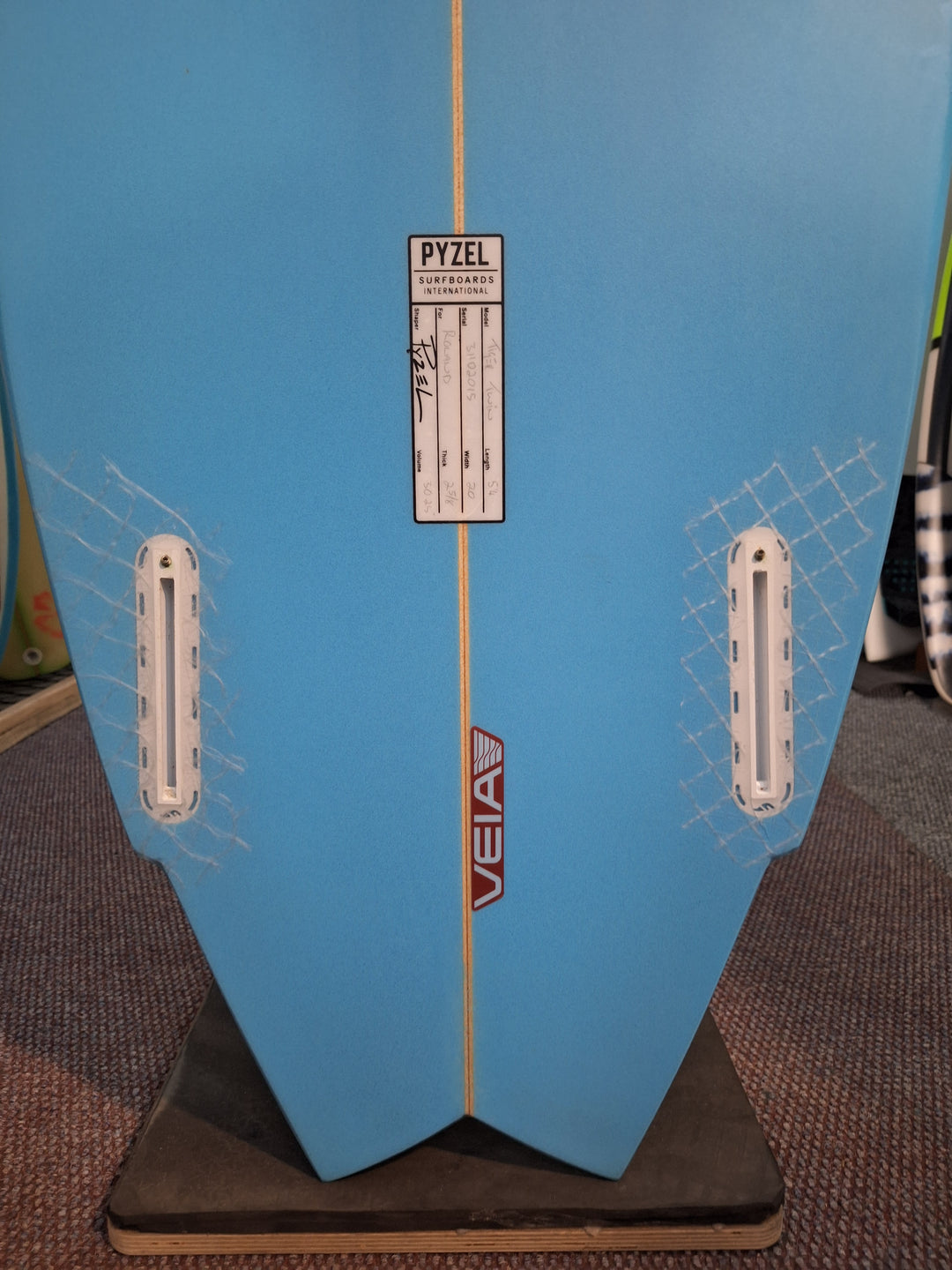 PYZEL PU TIGER TWIN 5'4 X 20" X 2 5/8" = 30.25L