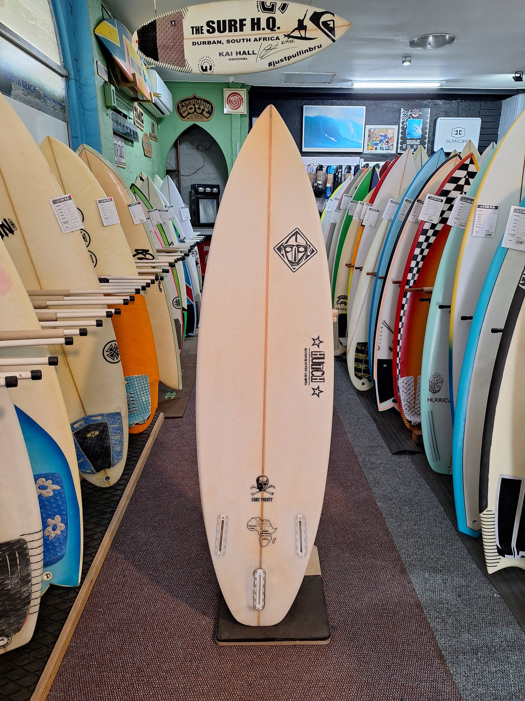 HUTCH PU SURF PIRATE 5'8 X 17 1/2" X 2 1/4" = 23.4L