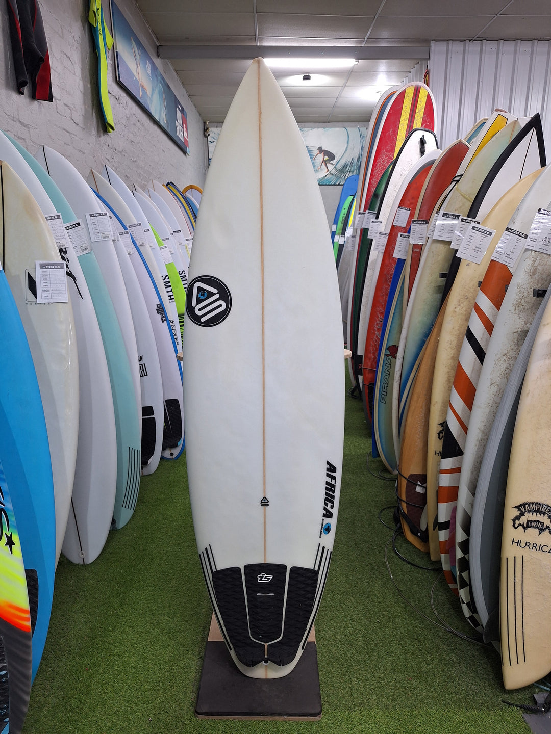 AFRICA SURFBOARDS PU FIFTY-FIFTY 6'0 X 19 9/16" X 2 3/8" = 33.2L