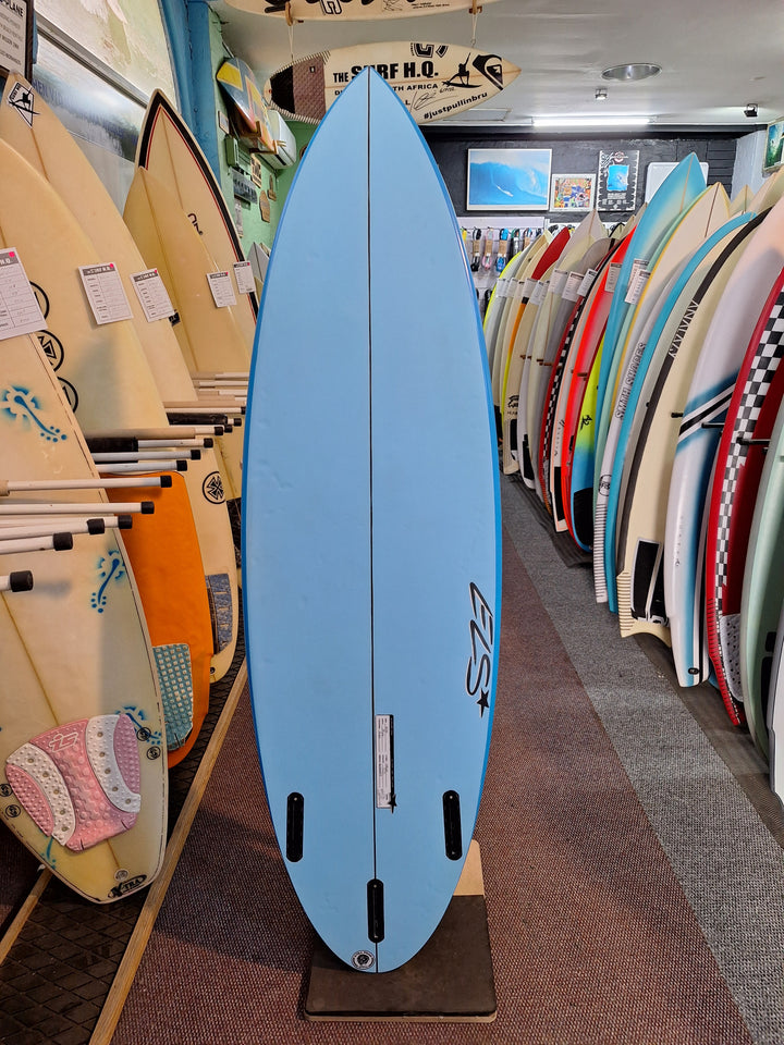 ELS PU WHITE LIGHTNING 5'10 X 19.20" X 2.40" = 28.09L
