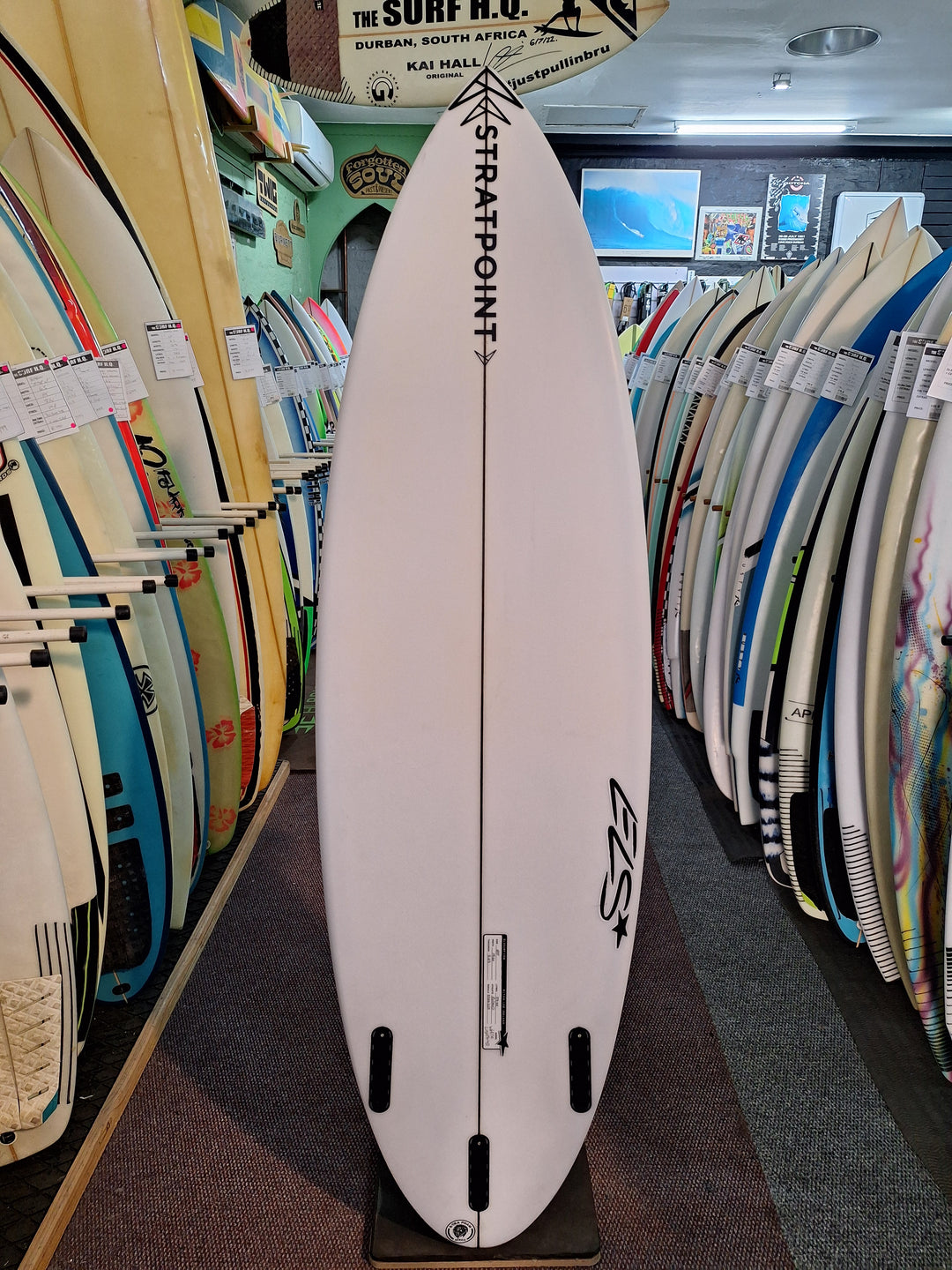 ELS PU WHITE LIGHTNING 5'11 X 19.20" X 2.43" = 29.35L