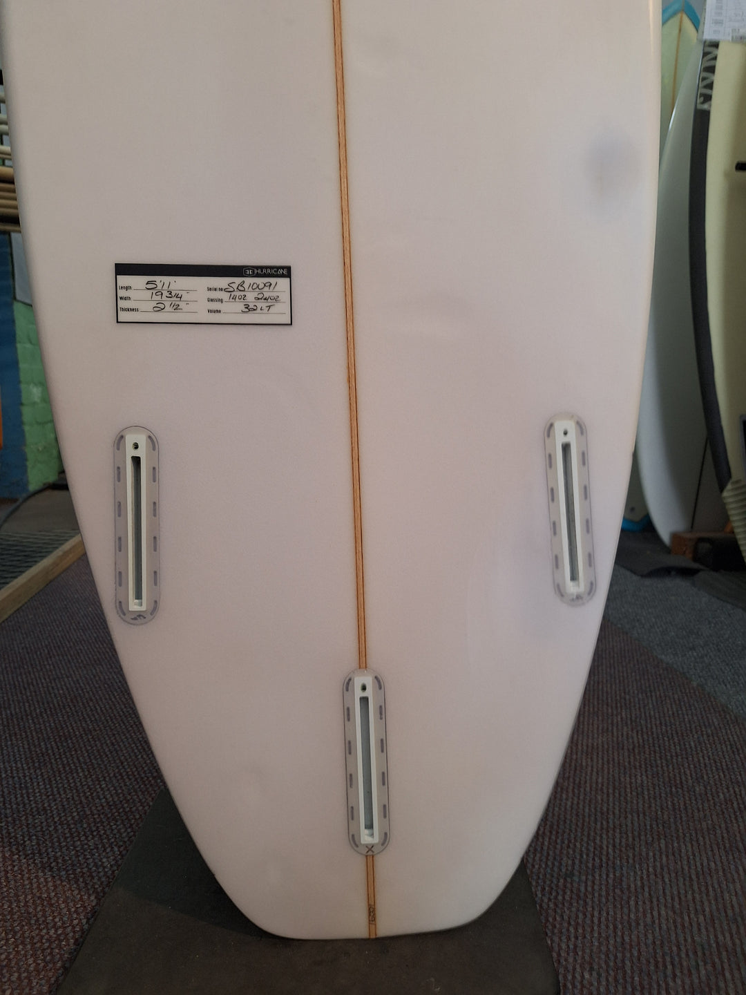 HURRICANE PU ROCKSTAR 5'11 X 19 3/4" X 2 1/2" = 32L