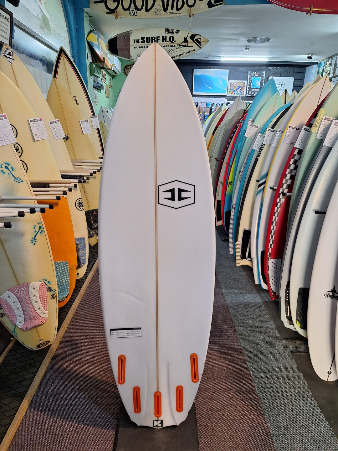 HURRICANE PU DARK KNIGHT 5'8 X 19 1/2' X 2 3/8' = 27L
