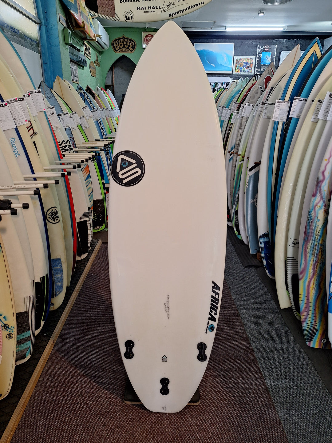 AFRICA SURF EPOXY THE TUNA 5'10 X 20" X 2 9/16" = 32.6L