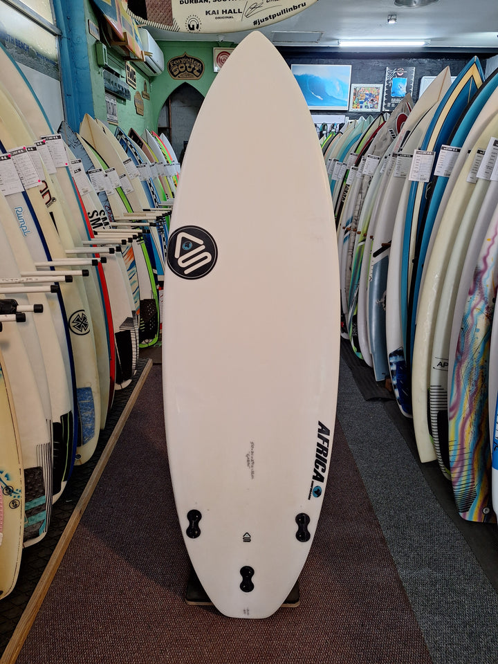 AFRICA SURF EPOXY THE TUNA 5'10 X 20" X 2 9/16" = 32.6L
