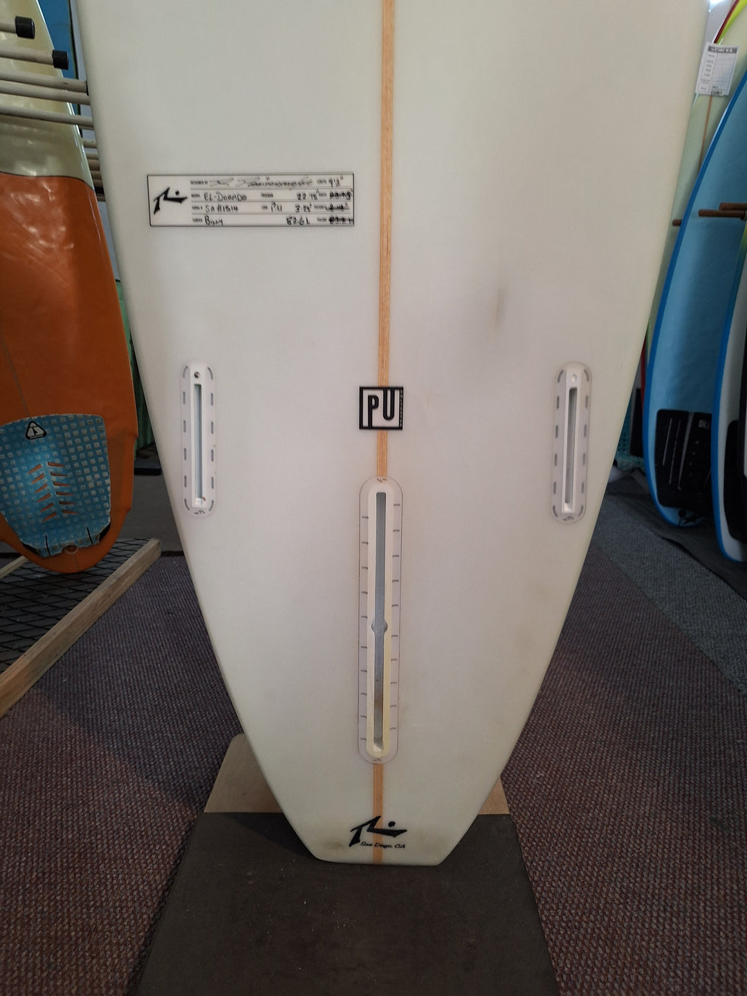 RUSTY PU EL DORADO 9'2 X 22 7/8" X 3 1/4" = 82.6L