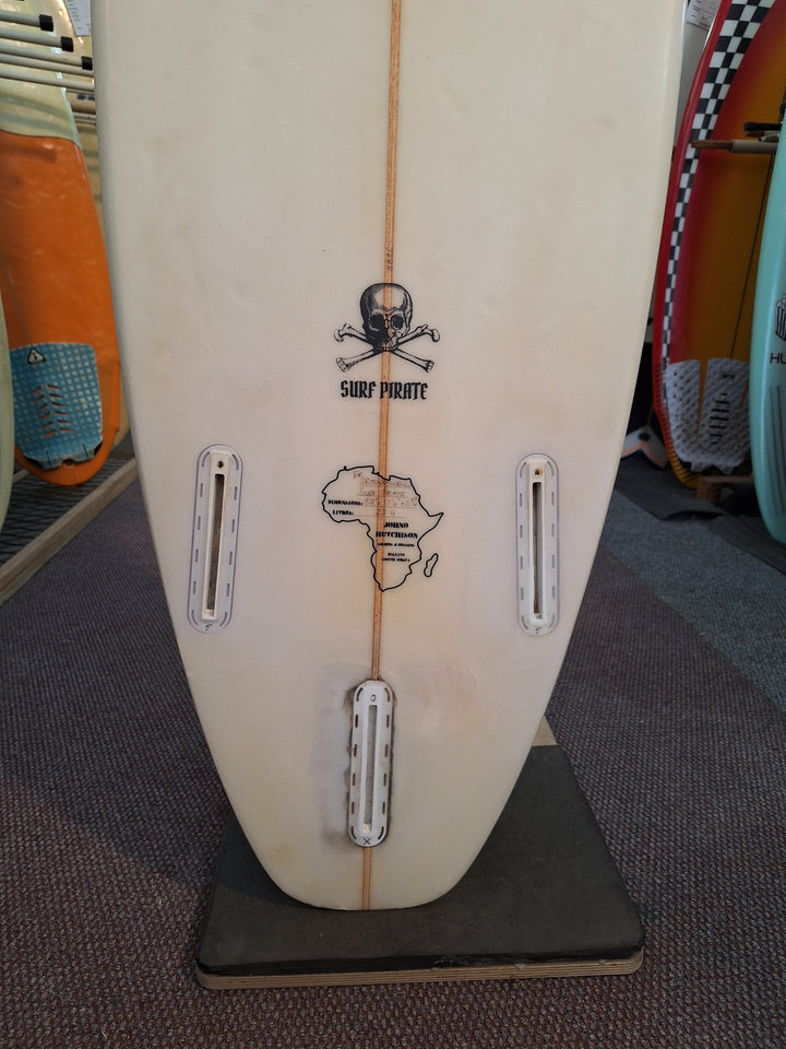 HUTCH PU SURF PIRATE 5'8 X 17 1/2" X 2 1/4" = 23.4L