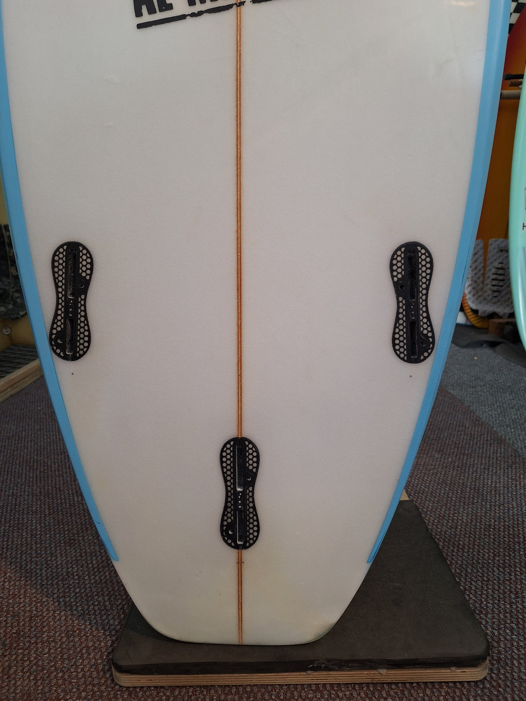 AL MERRICK PU CI PRO 2"6' 2 1/2" X 21 1/2" X 2 11/16" = 35.6L