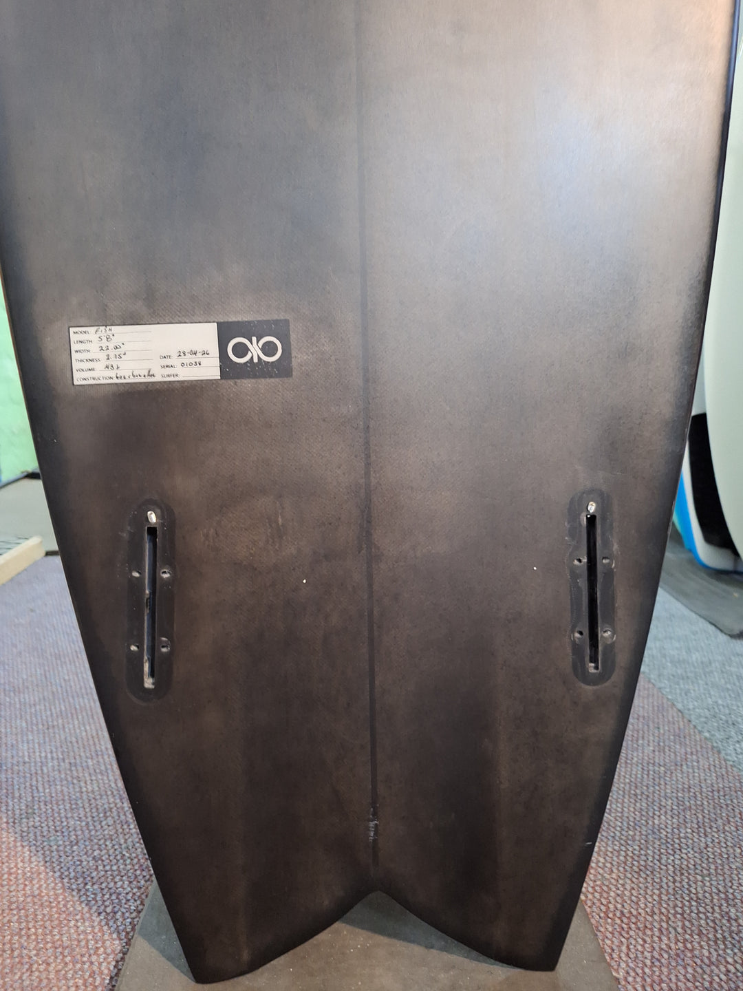OIO EPS CARBON FISH 5'8 X 22.05' X 2 3/4" = 43L