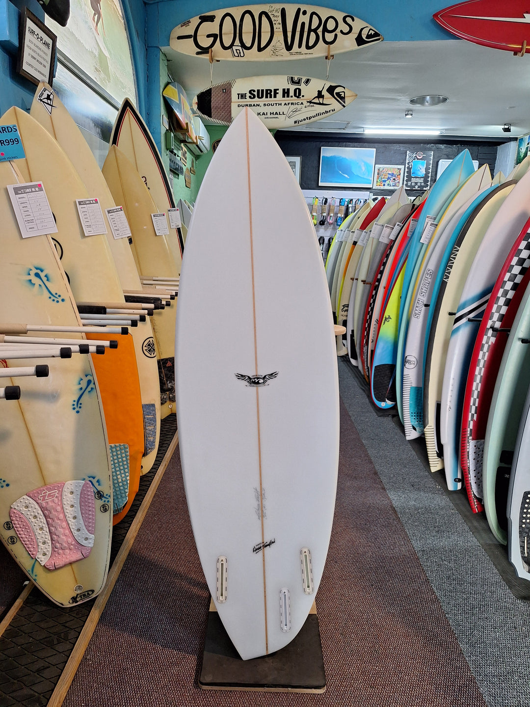 HUGH THOMPSON PU NATURAL CURVE 5'7 X 19" X 2 1/2" = 29L