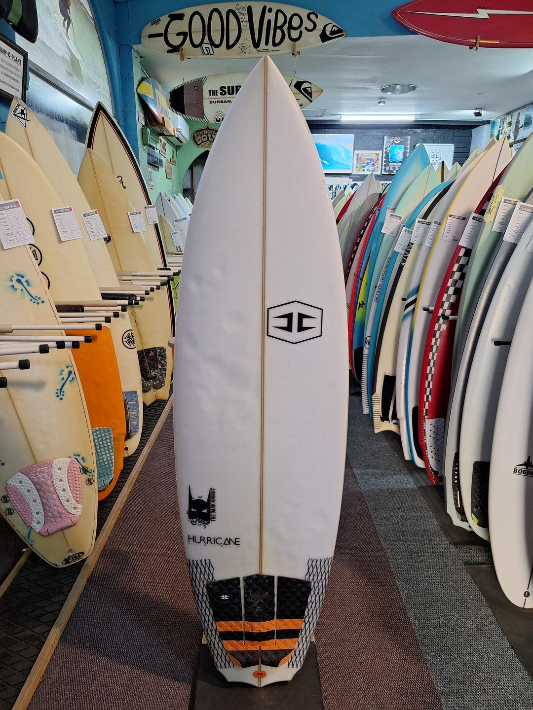 HURRICANE PU DARK KNIGHT 5'8 X 19 1/2' X 2 3/8' = 27L
