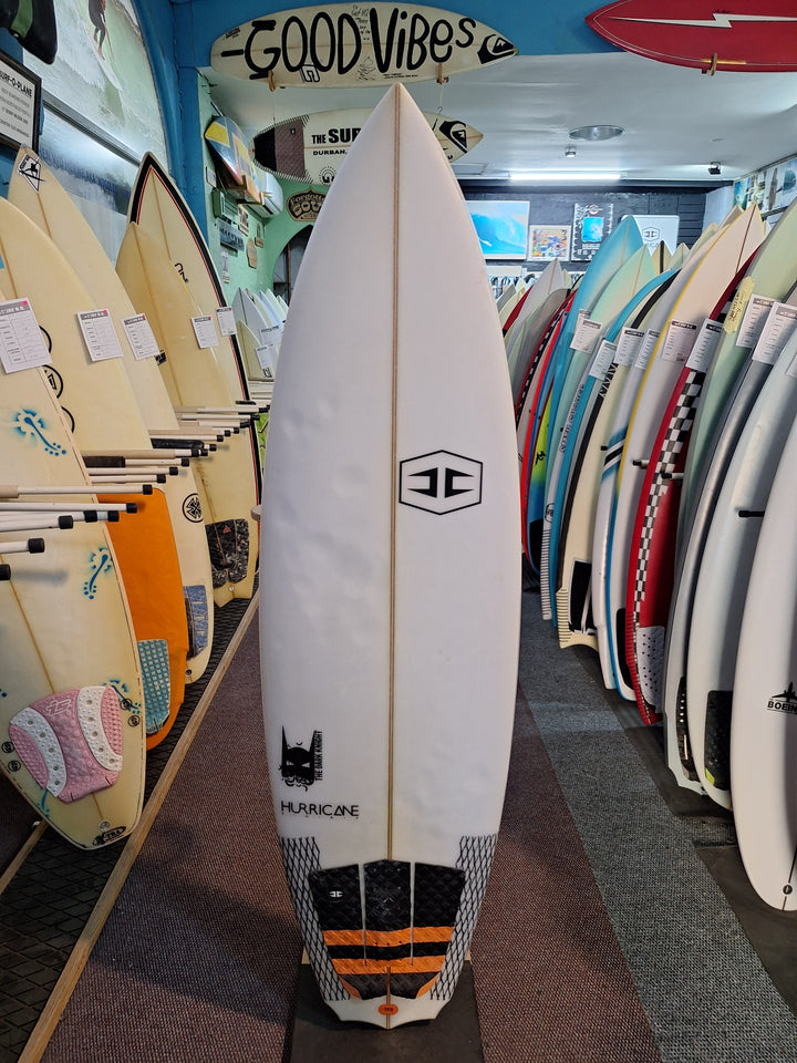 HURRICANE PU DARK KNIGHT 5'8 X 19 1/2' X 2 3/8' = 27L