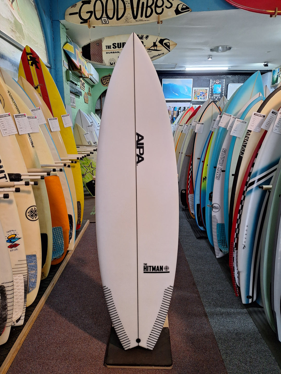 AIPA HITMAN 5'10 x 19.38" x 2.52" = 30.4L