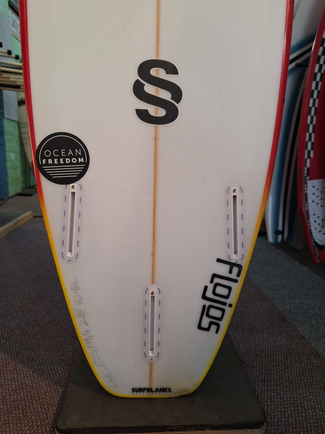 SMTH SHAPES PU MAYTRIX 6'2 X 19 1/4" X 2 5/8" = 32.93L