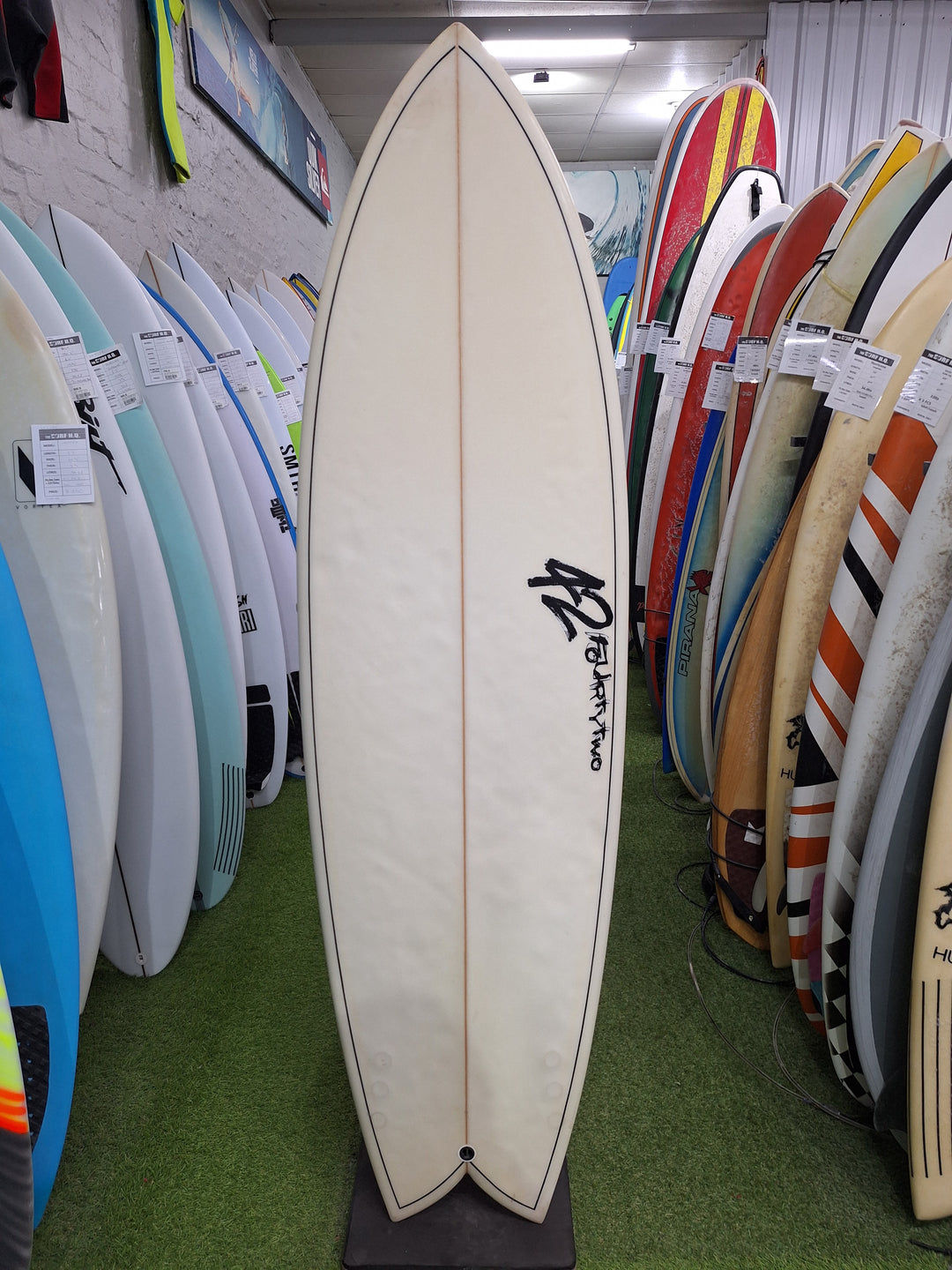 42 SURF PU MOD TWIN 6'0 X 20 3/4" X 2 1/4" = 33.1L