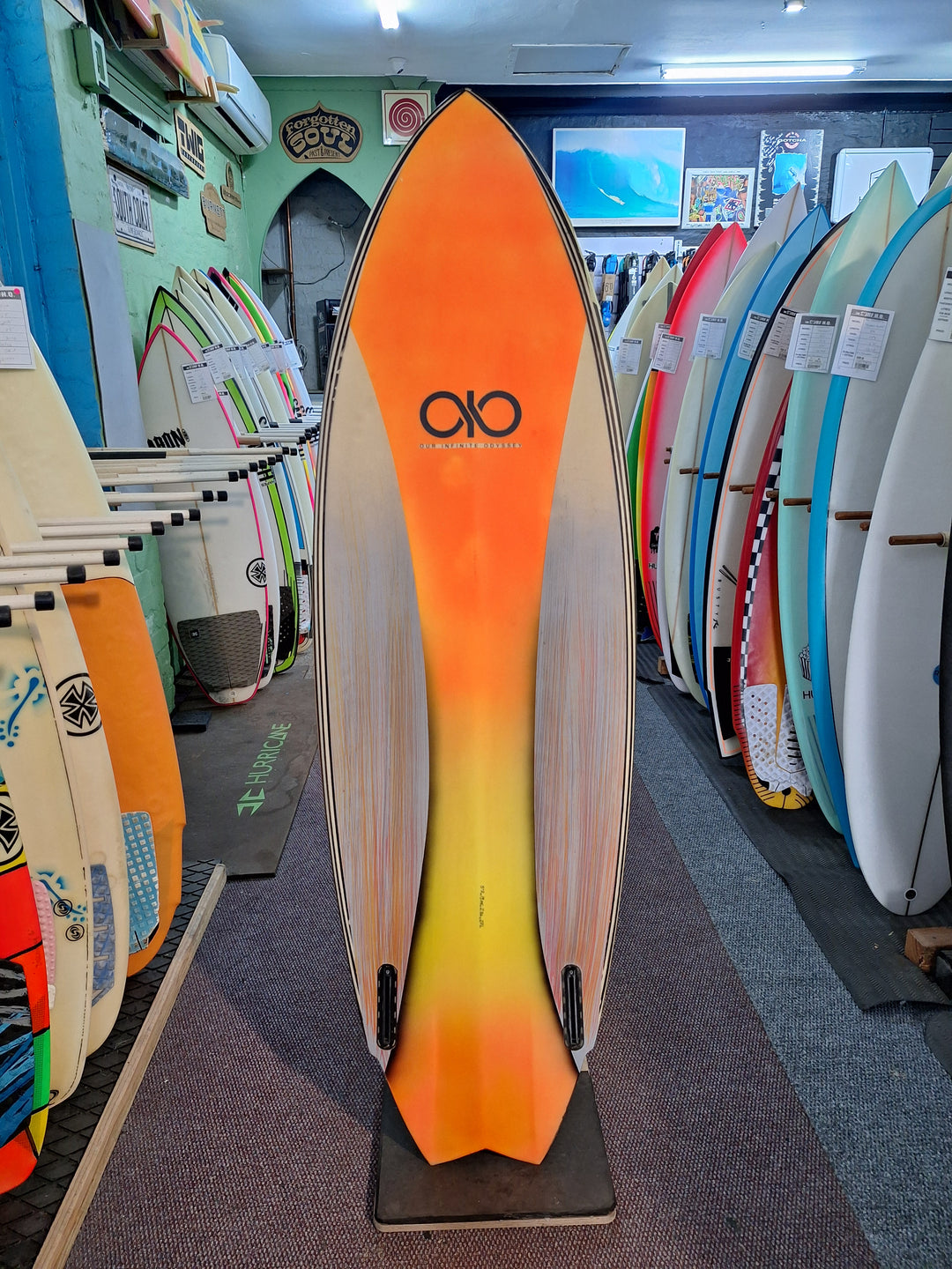OIO EPOXY CRYPTO MANIAC 5'7 X 19.05" X 2.34" = 27L
