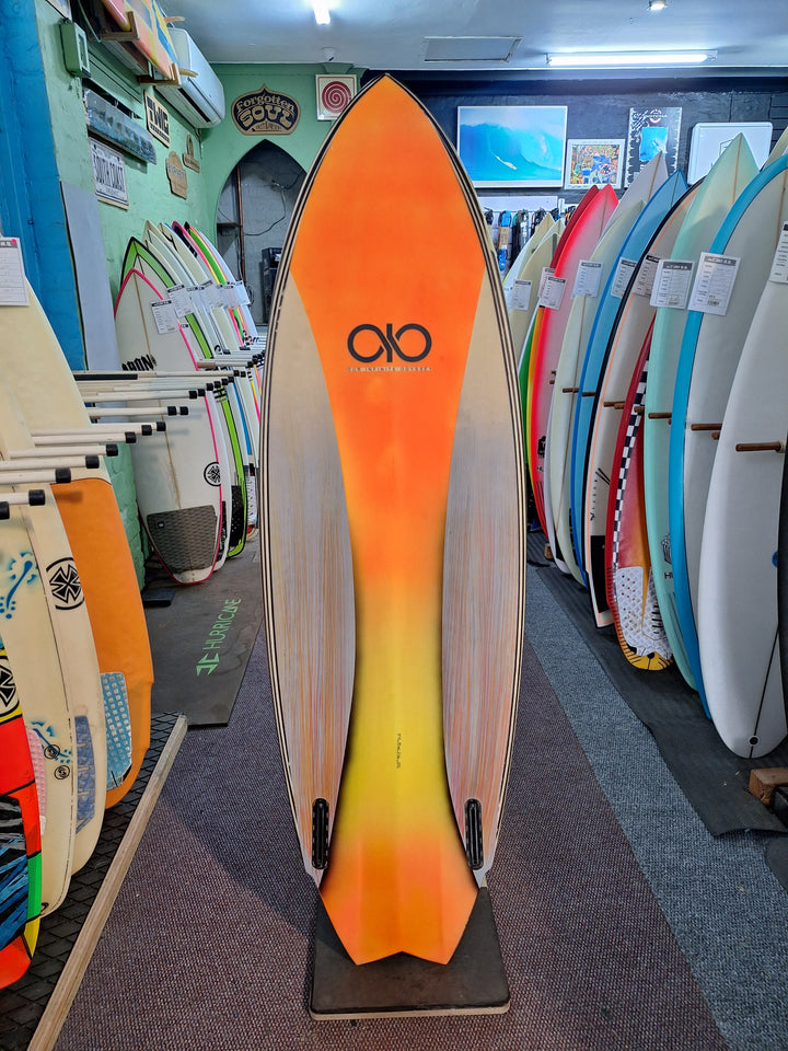 OIO EPOXY CRYPTO MANIAC 5'7 X 19.05" X 2.34" = 27L
