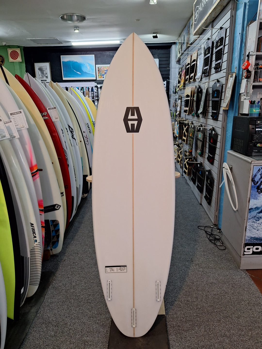 HURRICANE PU SCREAMER 6'2 X 19 1/4" X 2 9/16" = 32L