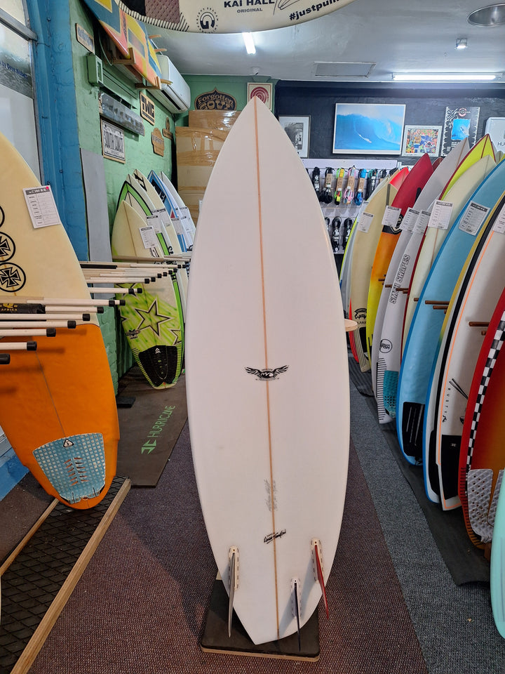 HUGH THOMPSON PU ASSYMETRICAL 5'7 X 19" X 2 1/2" = 29L
