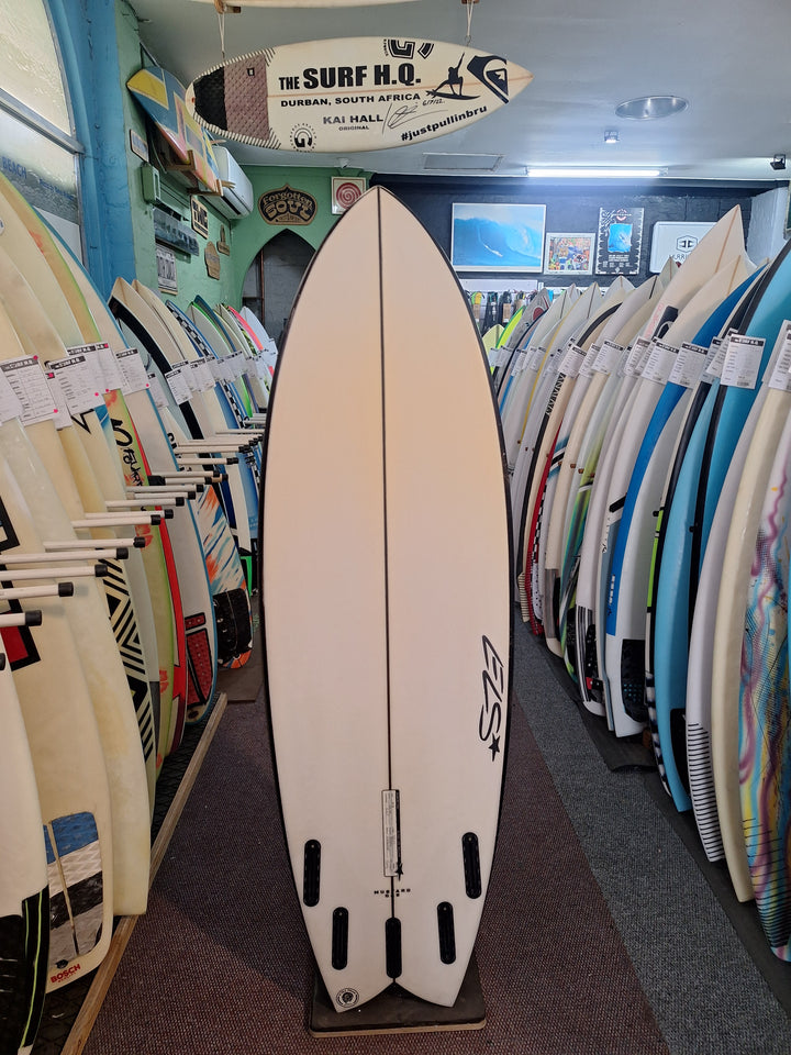 ELS PU MUSTARD GAS 5'8 X 20.39 X 2.47 = 33.77L