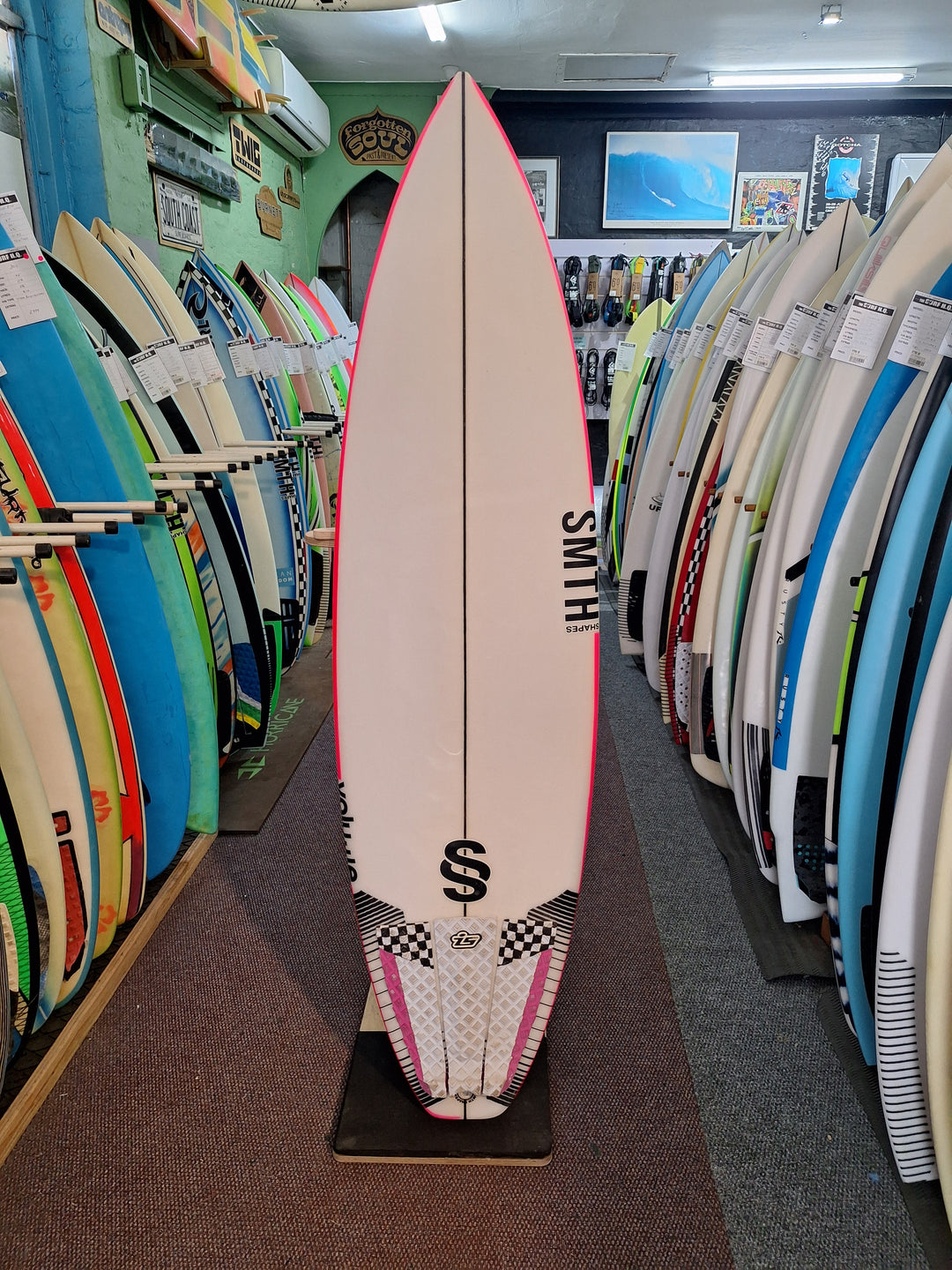 SMITH SHAPES PU VOLUME 5'7 1/2" X 18 3/16" X 2 3/8" = 24L