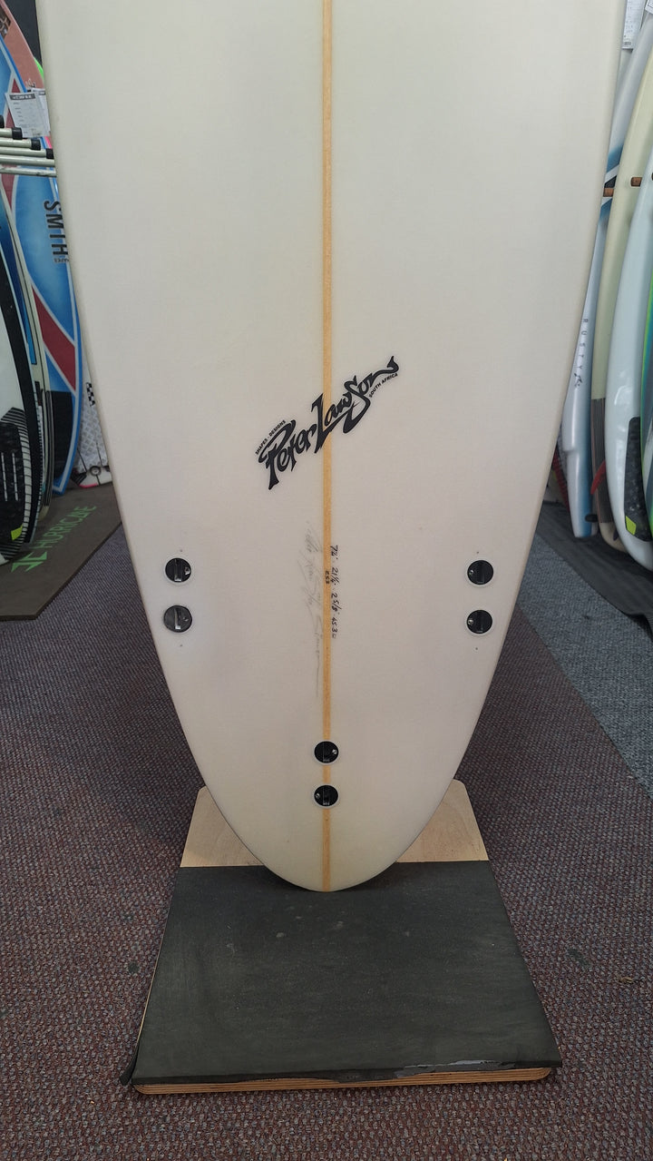 PETER LAWSON PU UFO 7'4 x 21 1/4" x 2 5/8" = 45.3L