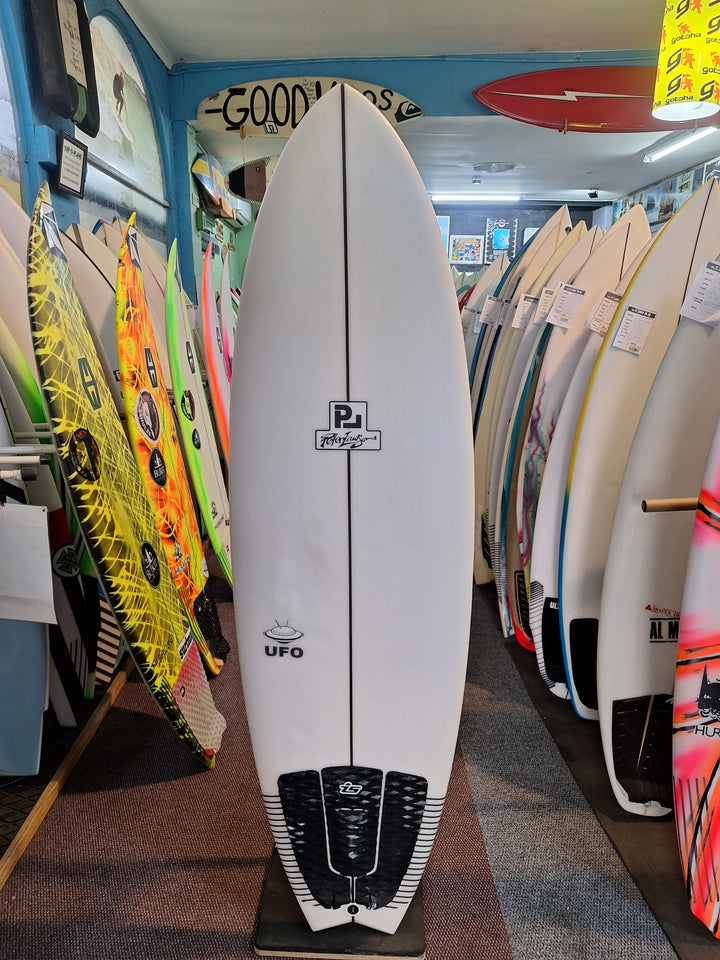 PETER LAWSON PU UFO 5'8 x 20 1/8" x 2 15/16 = 28.9L
