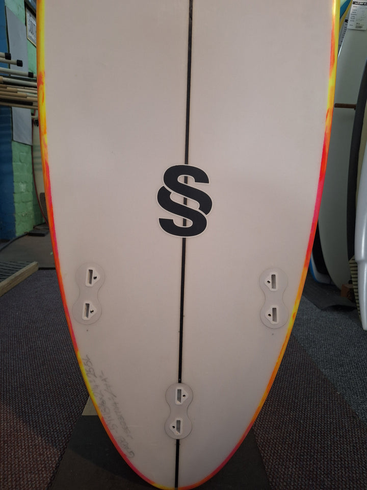 SMTH SHAPES PU V12 5'9 X 18 3/8" X 2 1/4" = 25.5L