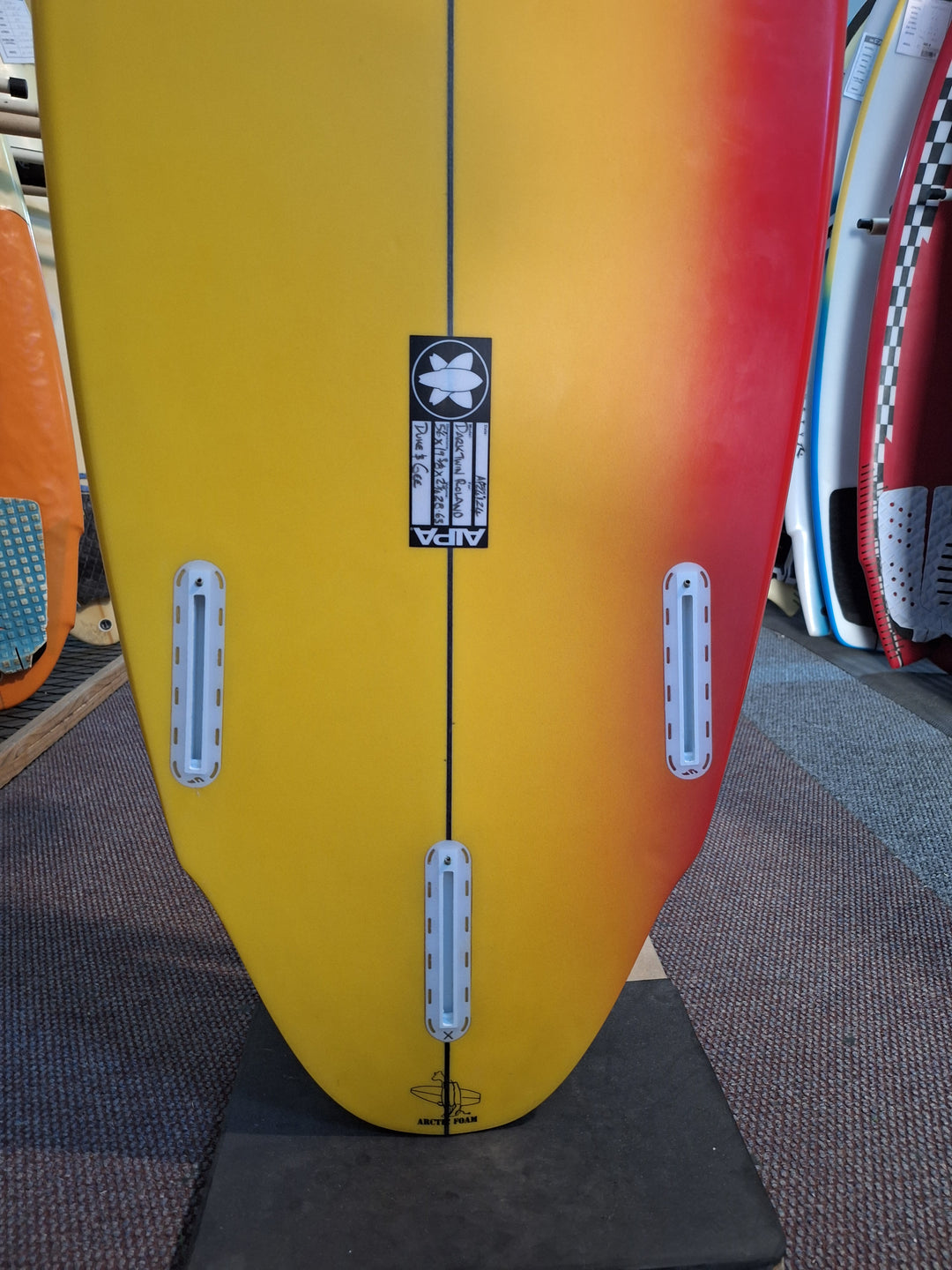 AIPA PU DARK TWIN 5'6 X 19 3/8" X 2 9/16" = 28.65L