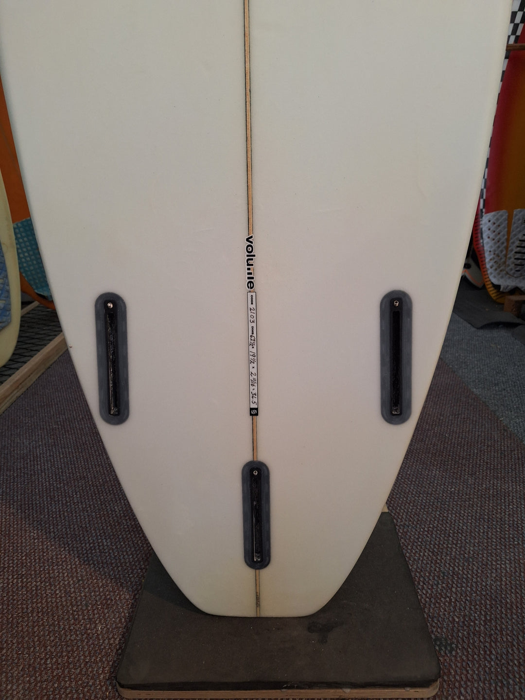 SMTH SHAPES PU VOLUME 6'2 1/2" X 19 1/2' X 2 11/16" = 34.5L