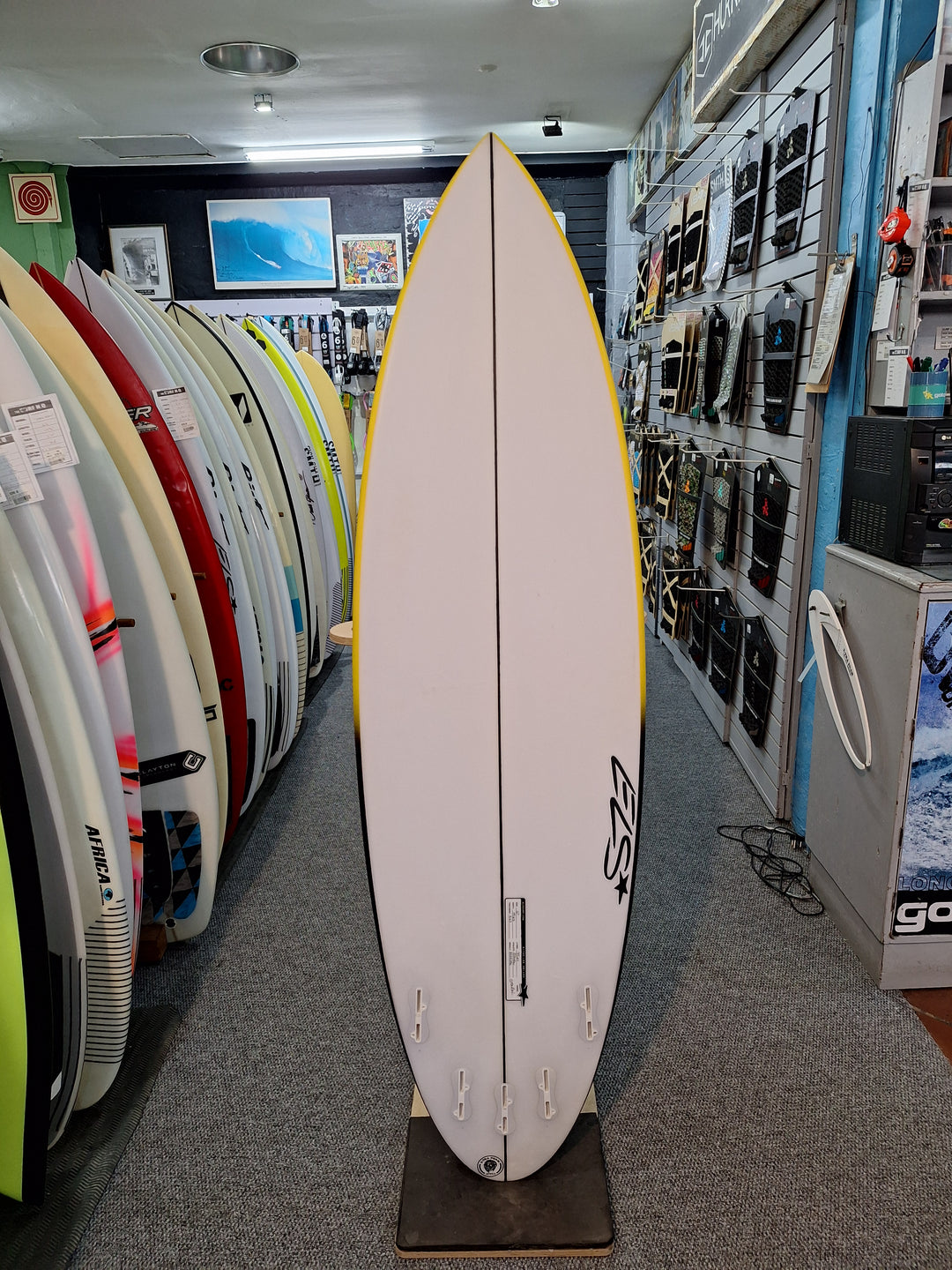 ELS PU GENERAL 6'1 X 19.43" X 2.63" = 32.57L