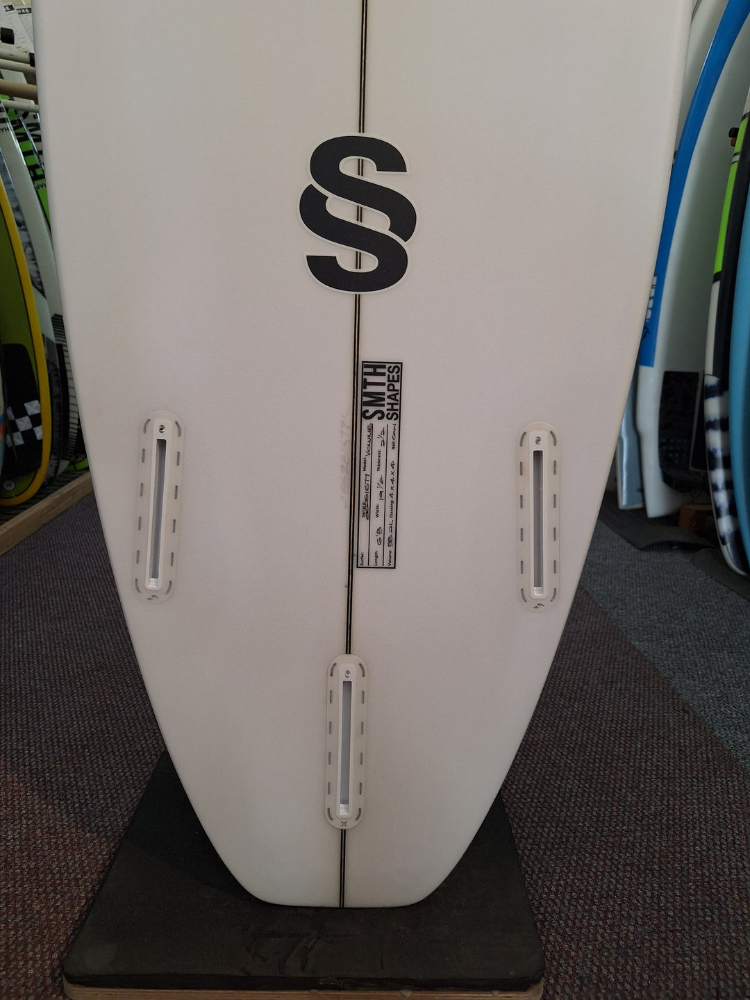 SMTH SHAPES PU VOLUME 6'3 x 19 1/2" x 2 1/2" = 33.2L
