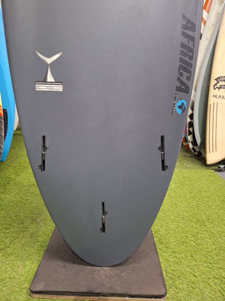 AFRICA SURF EPOXY THE TUNA 5'11 X 20" X 2 11/16" = 33.9L