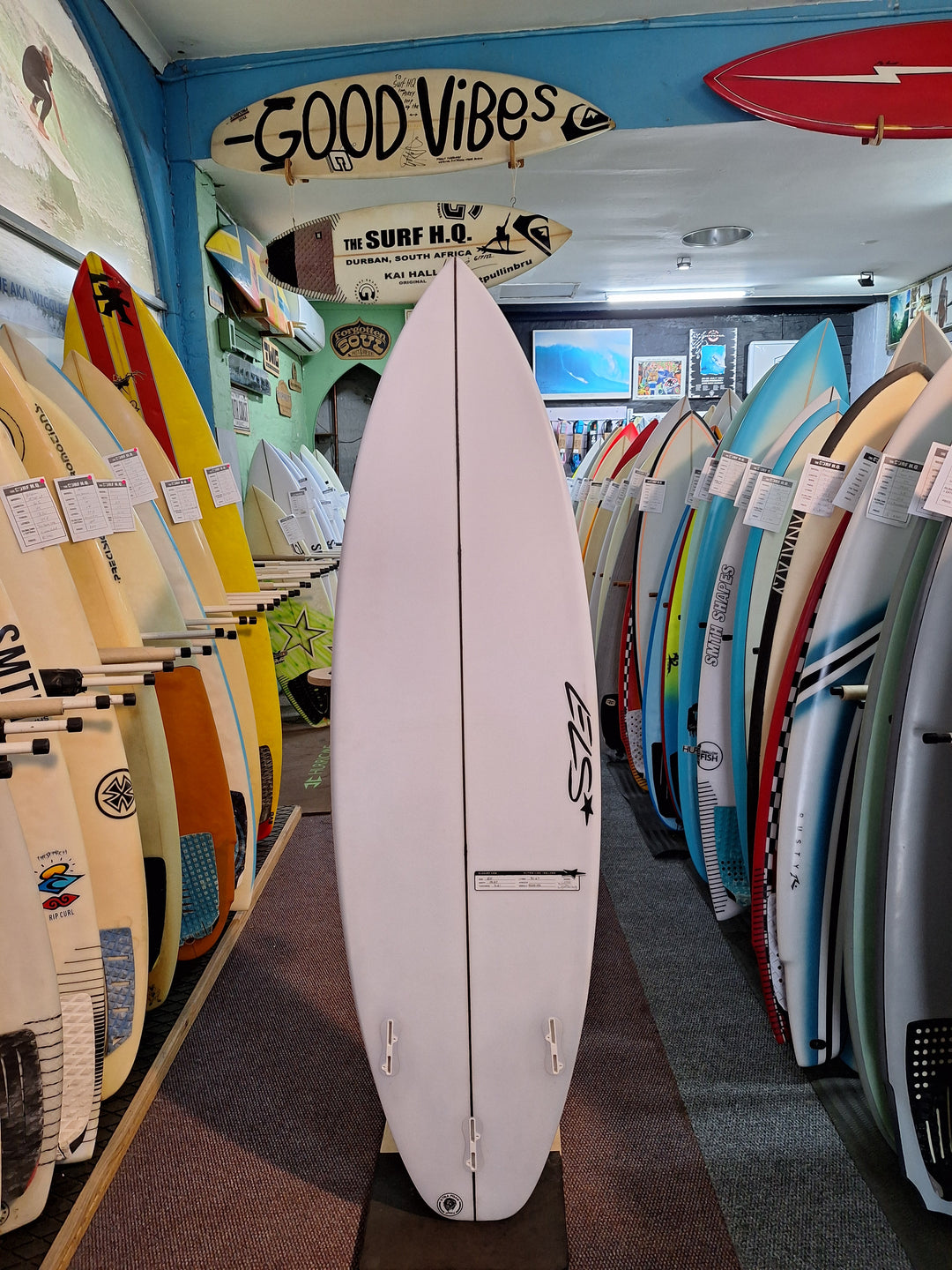 ELS PU WHITE LIGHTNING 6'0 x 19.57" x 2.61" = 31.67L
