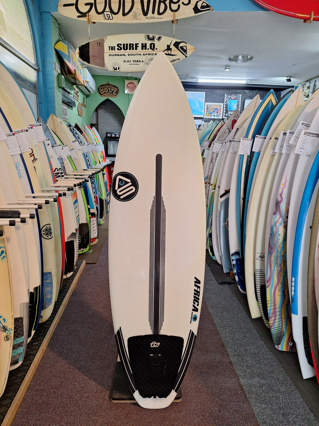 AFRICA SURF EPOXY THE TUNA 5'10 X 20" X 2 9/16" = 32.6L