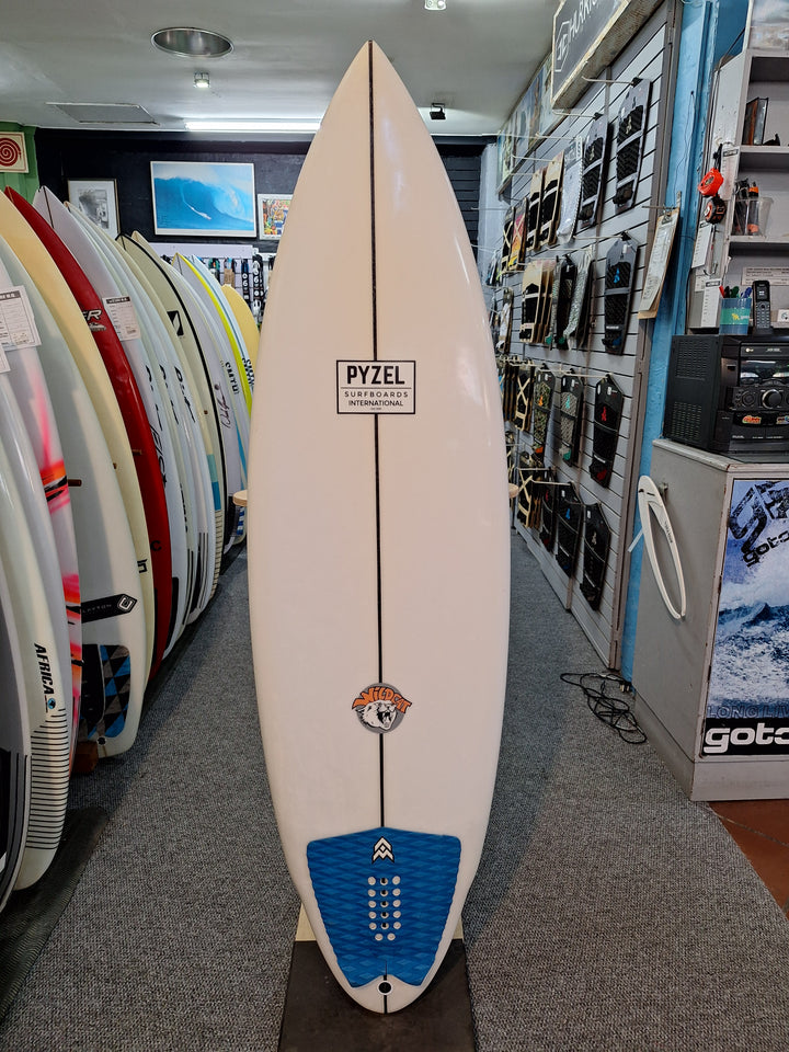 PYZEL PU WILDCAT 5'10 X 19 7/8" X 2 9/16" = 32.1L