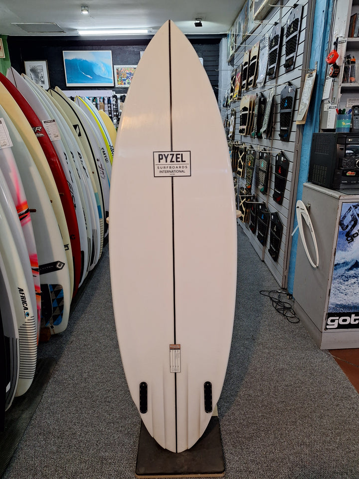 PYZEL PU WILDCAT 5'10 X 19 7/8" X 2 9/16" = 32.1L