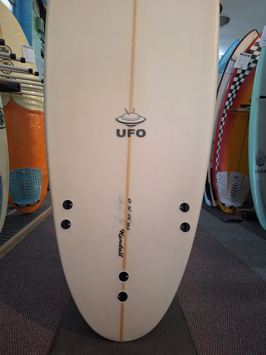 PETER LAWSON PU UFO 6'0 X 20" X 2 1/2" = 33L