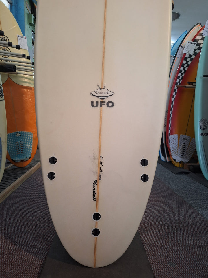 PETER LAWSON PU UFO 6'0 X 20" X 2 1/2" = 33L